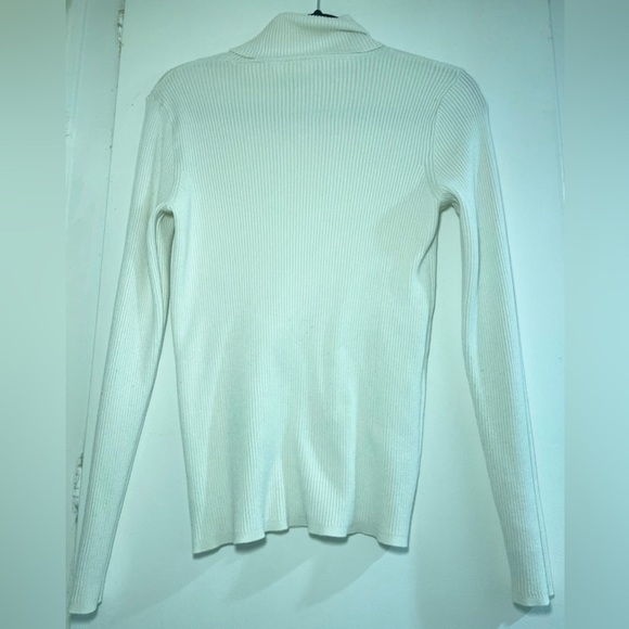 Ribbed cream turtleneck sweater. Size M. Light weight. Perfect for layering! - Picture 2 of 6